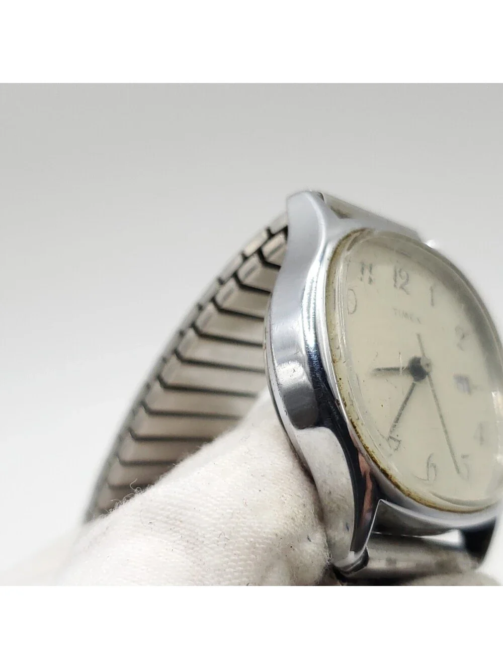 Vintage Timex Mechanical 32mm Date Dial Watch For Parts Or Repair